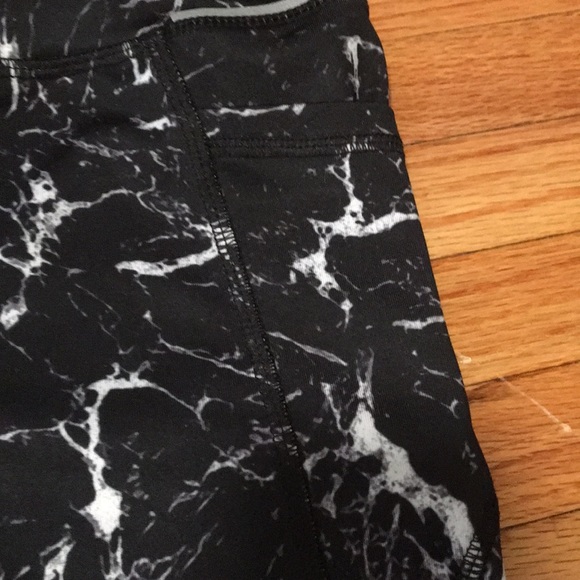 Gottex exercise capris with netting + pocket - Picture 3 of 3